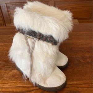 Bearpaw Kola Women's Goat Fur Sheepskin Mid-Calf Snow Boots White- Size 7